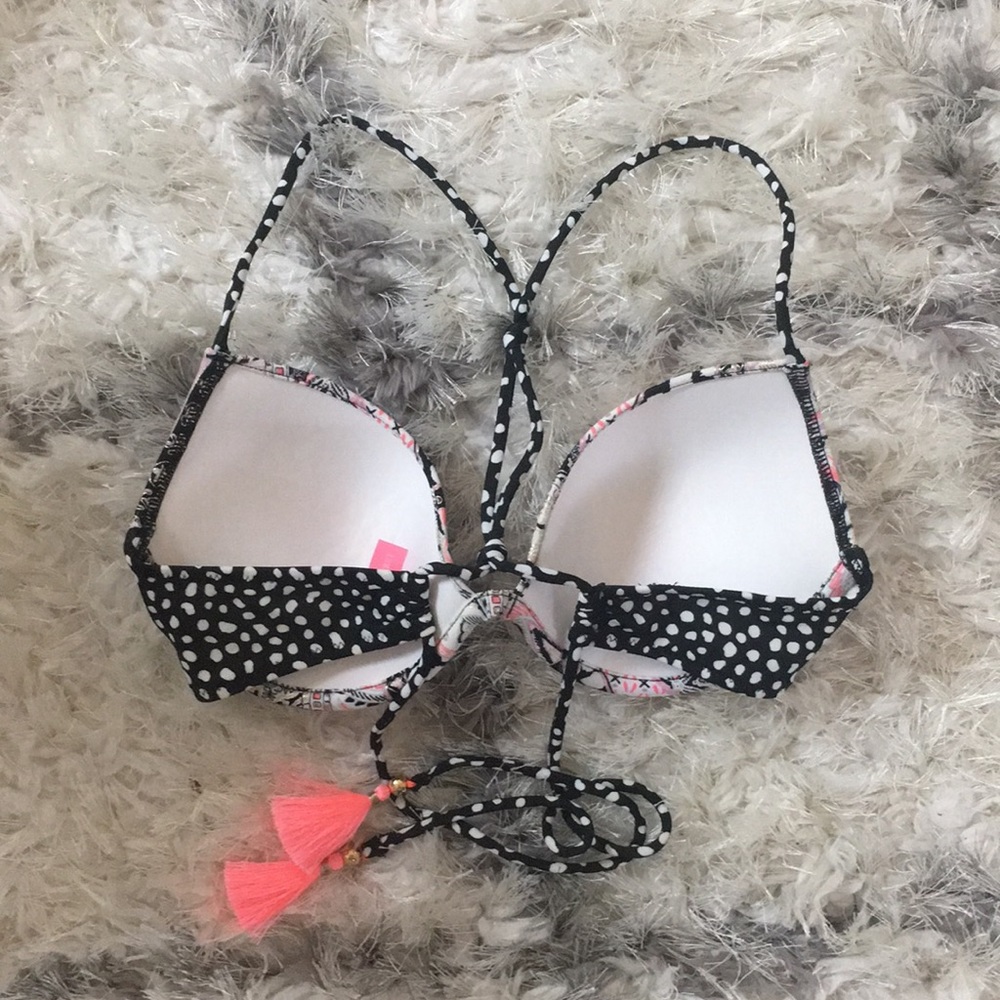 Victoria’s Secret Swim - Picture 3 of 5